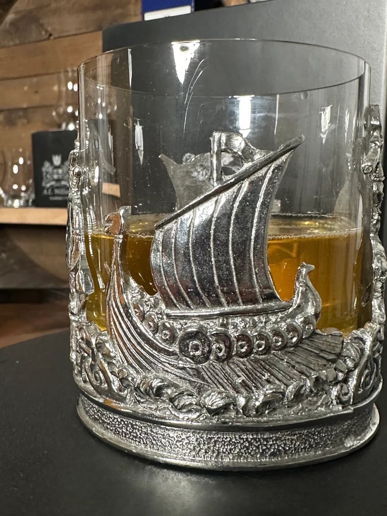 🔥Last 4 hours 57% OFF -🥃Mineral Crystal Viking Whisky Tumbler
