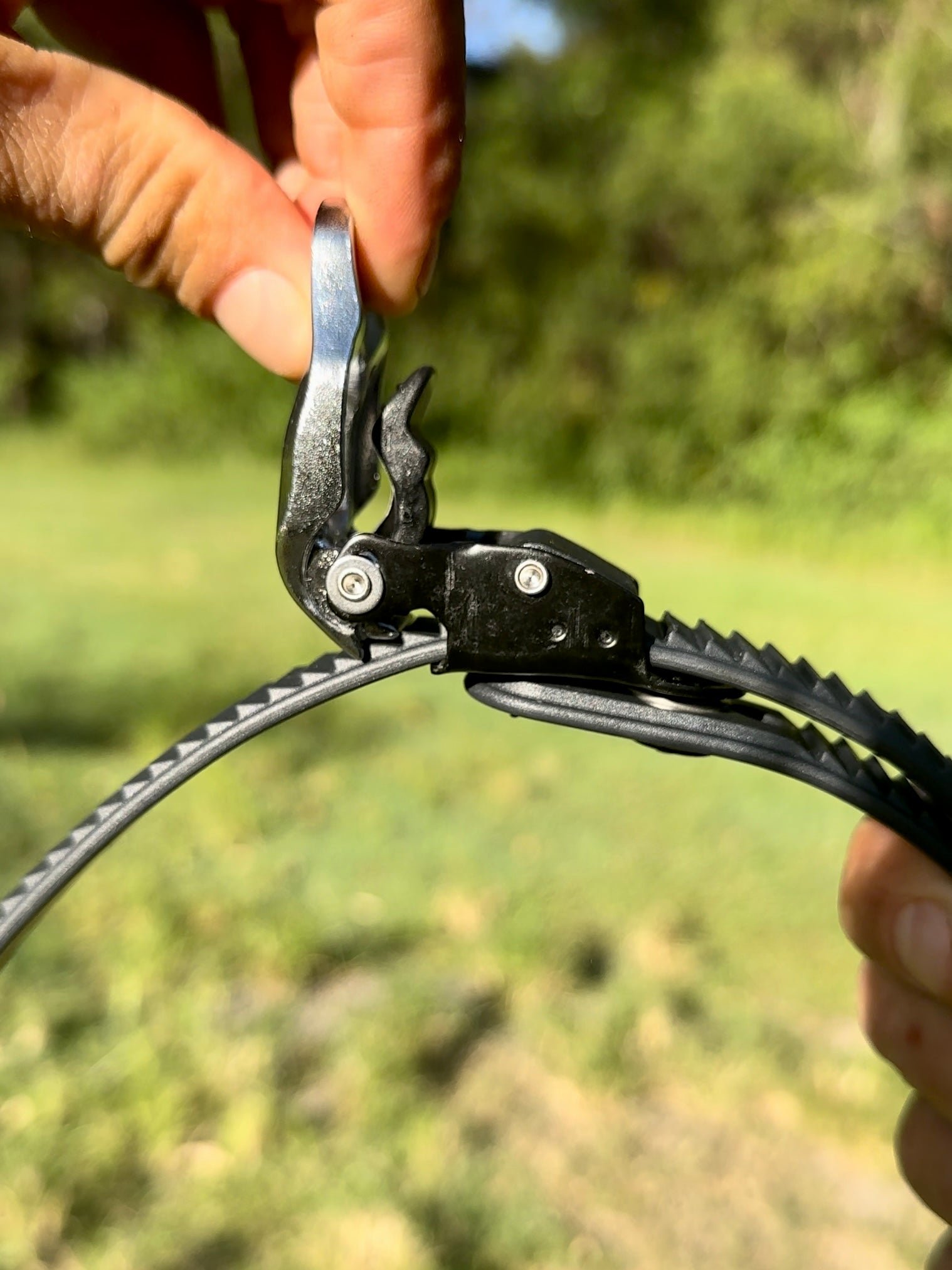 🔥Ultimate Heavy-Duty Grip Lock Strap – Secure Anything, Anywhere!