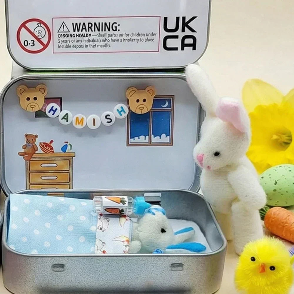 🐇 62% OFF! 🐇 Bunny Mummy & Baby Plush Pocket Tin – Handmade Easter Collectible with Cozy Blanket (Pink/Blue Ears) 🐇🎁