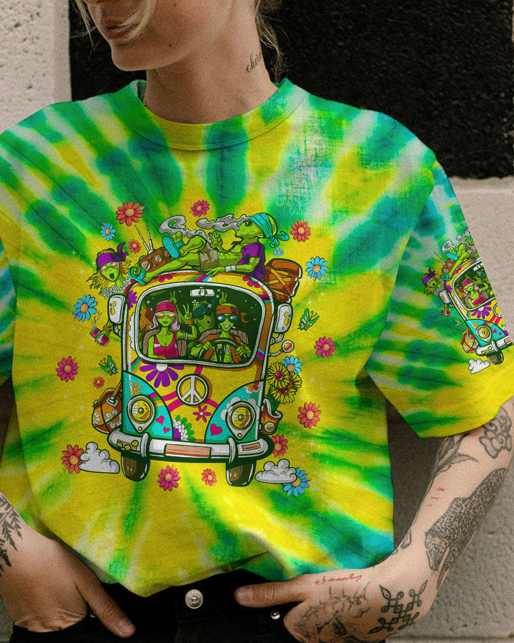 RUNNING AGAINST THE WIND ALIEN ALL OVER PRINT - TLNO0208231