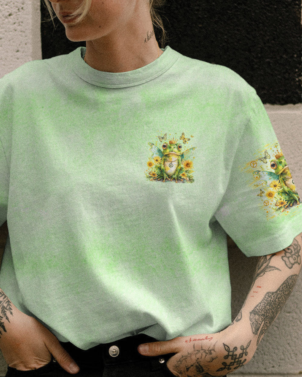 WALK LIKE A QUEEN FROG ALL OVER PRINT - TLNO2504242