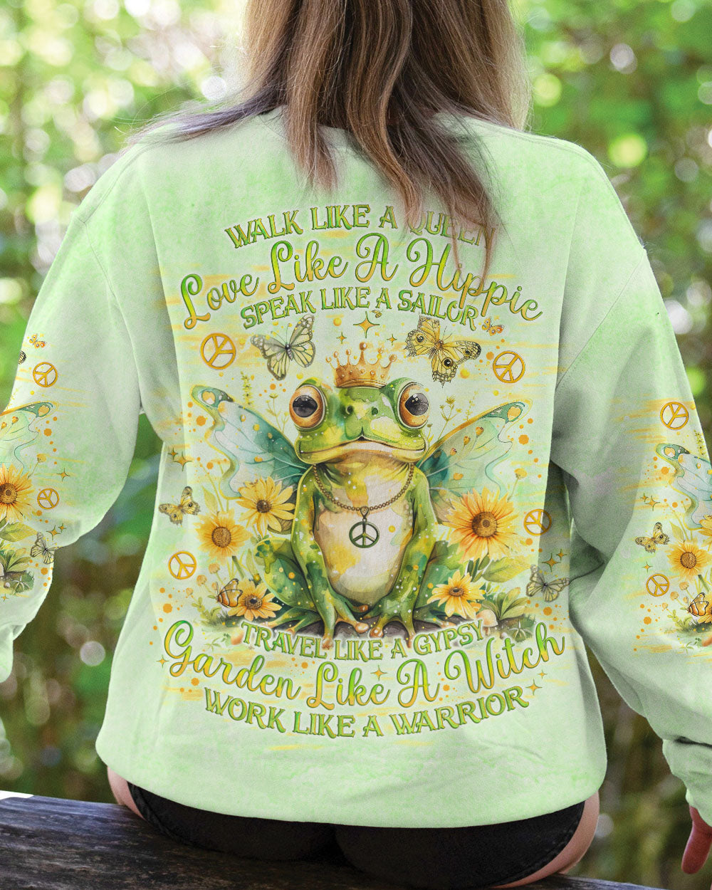 WALK LIKE A QUEEN FROG ALL OVER PRINT - TLNO2504242
