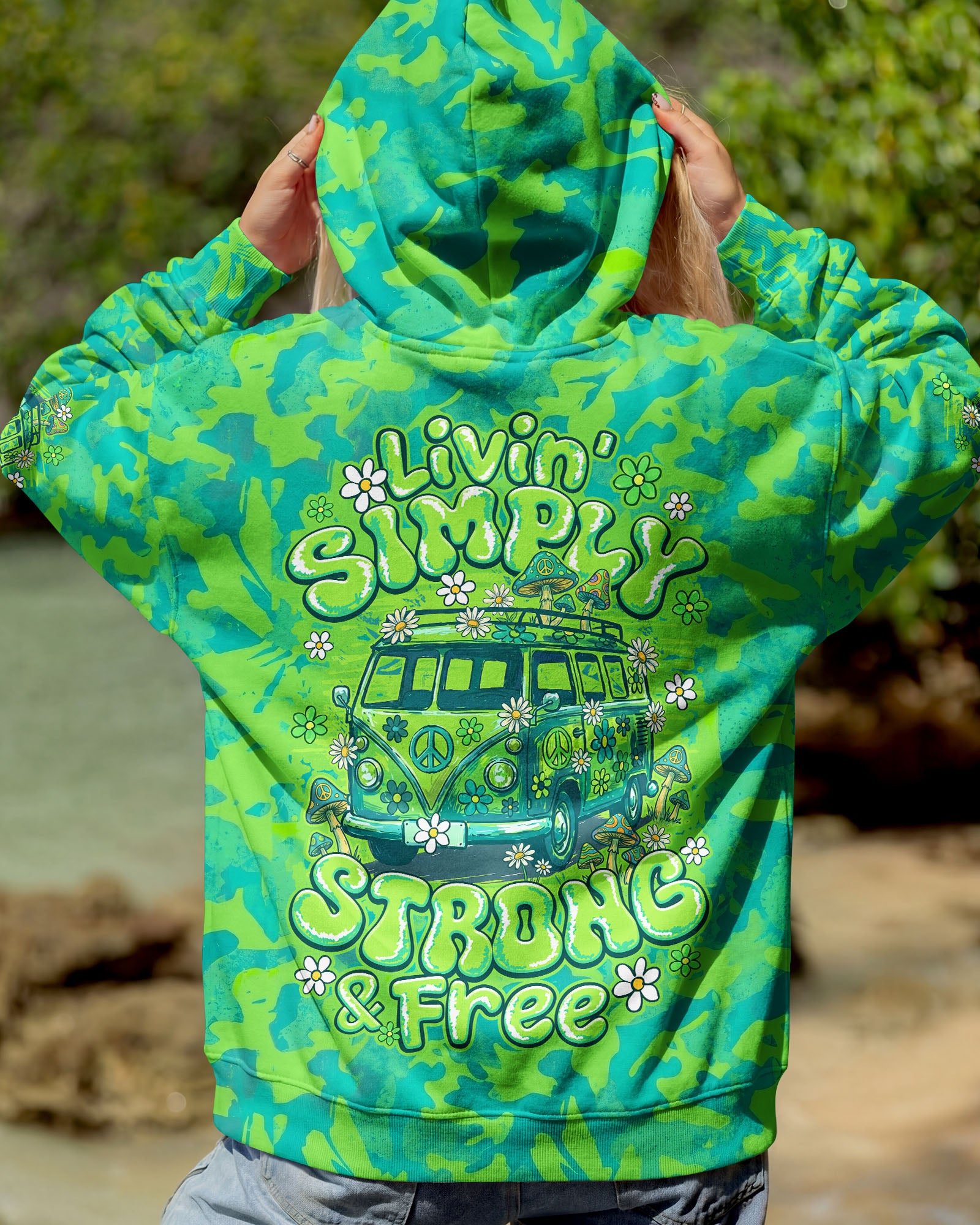 LIVING SIMPLY STRONG AND FREE ALL OVER PRINT - TY2606266