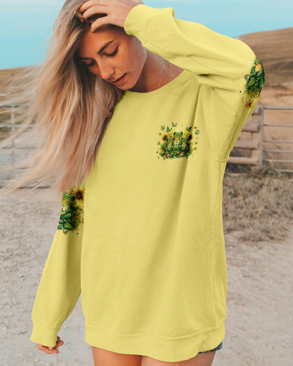 MAKE MEMORIES WITH THE RIGHT PEOPLE FROGS ALL OVER PRINT - TYTM1803252