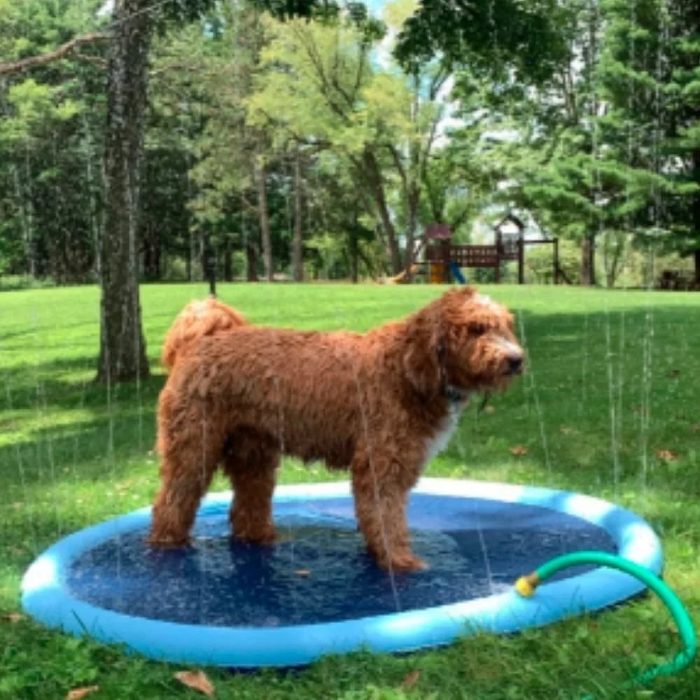 Foldable mat for outdoor swimming pools