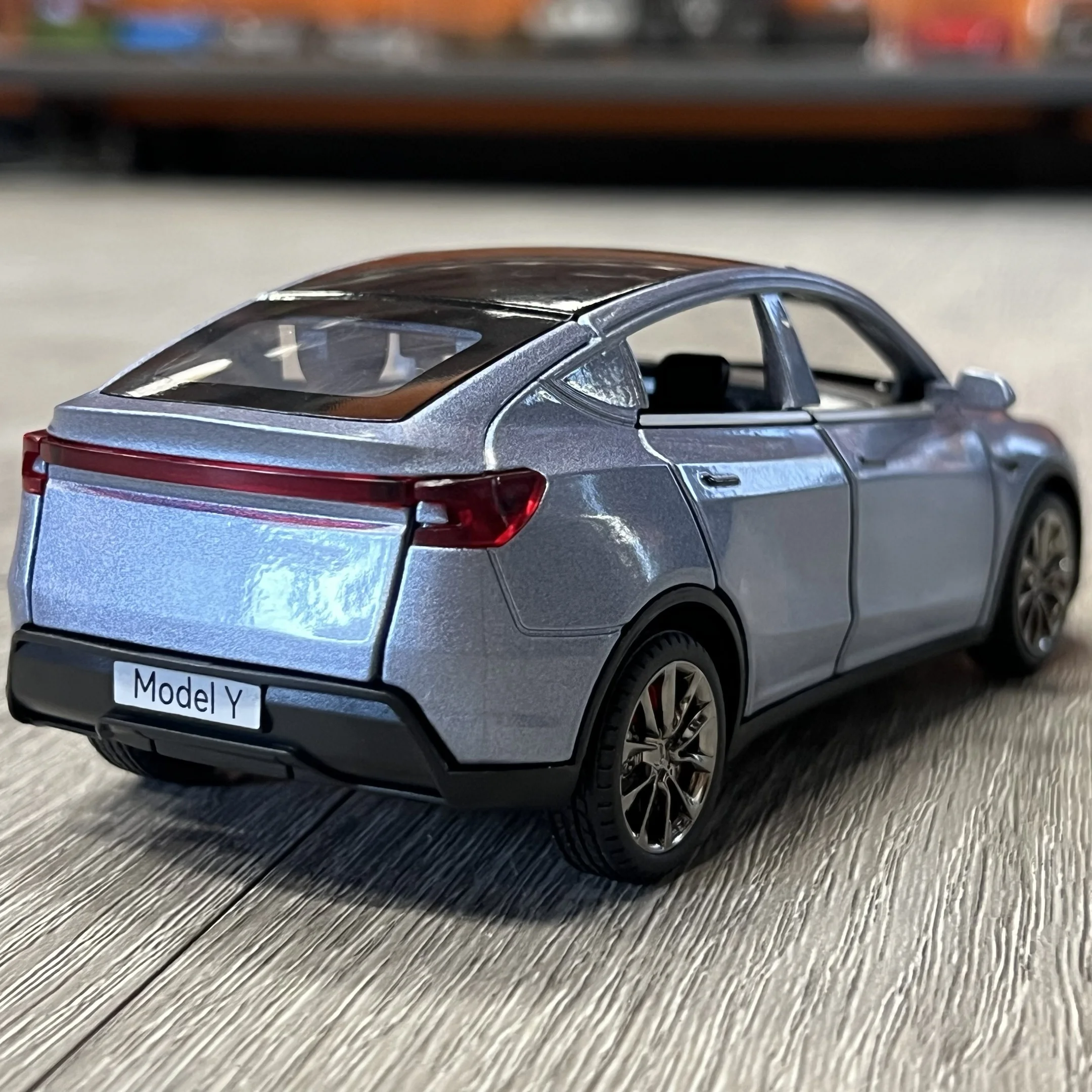 New 1:32 Model Y Electric SUV Alloy Metal Diecast Model Car Sound And Light Pull Back Children Toy Cars Birthday Present Friend-Leplay