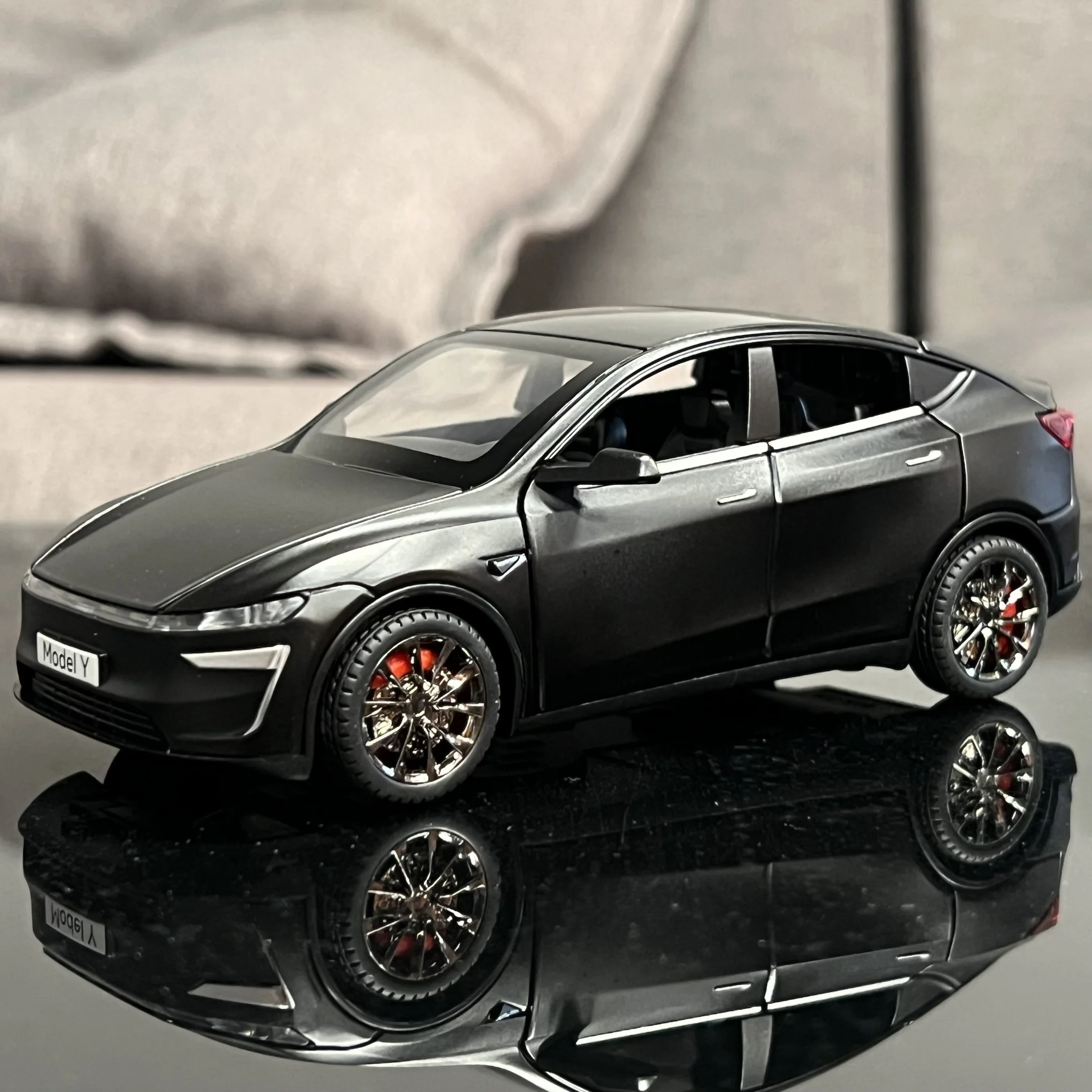 New 1:32 Model Y Electric SUV Alloy Metal Diecast Model Car Sound And Light Pull Back Children Toy Cars Birthday Present Friend-Leplay