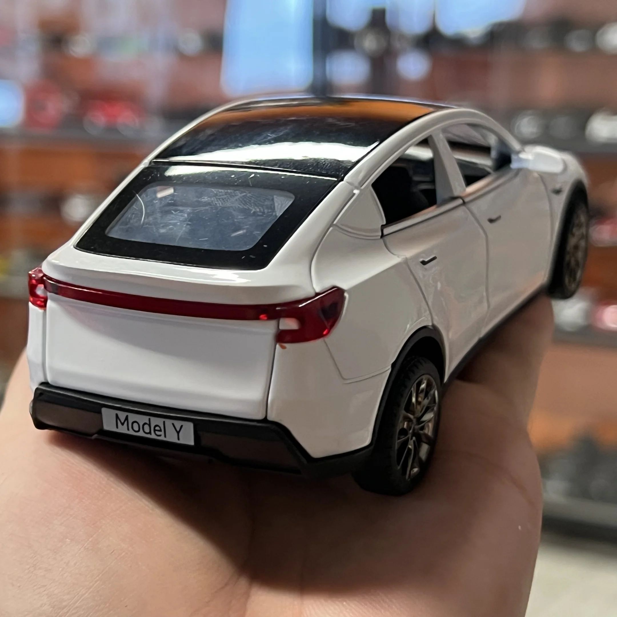 New 1:32 Model Y Electric SUV Alloy Metal Diecast Model Car Sound And Light Pull Back Children Toy Cars Birthday Present Friend-Leplay