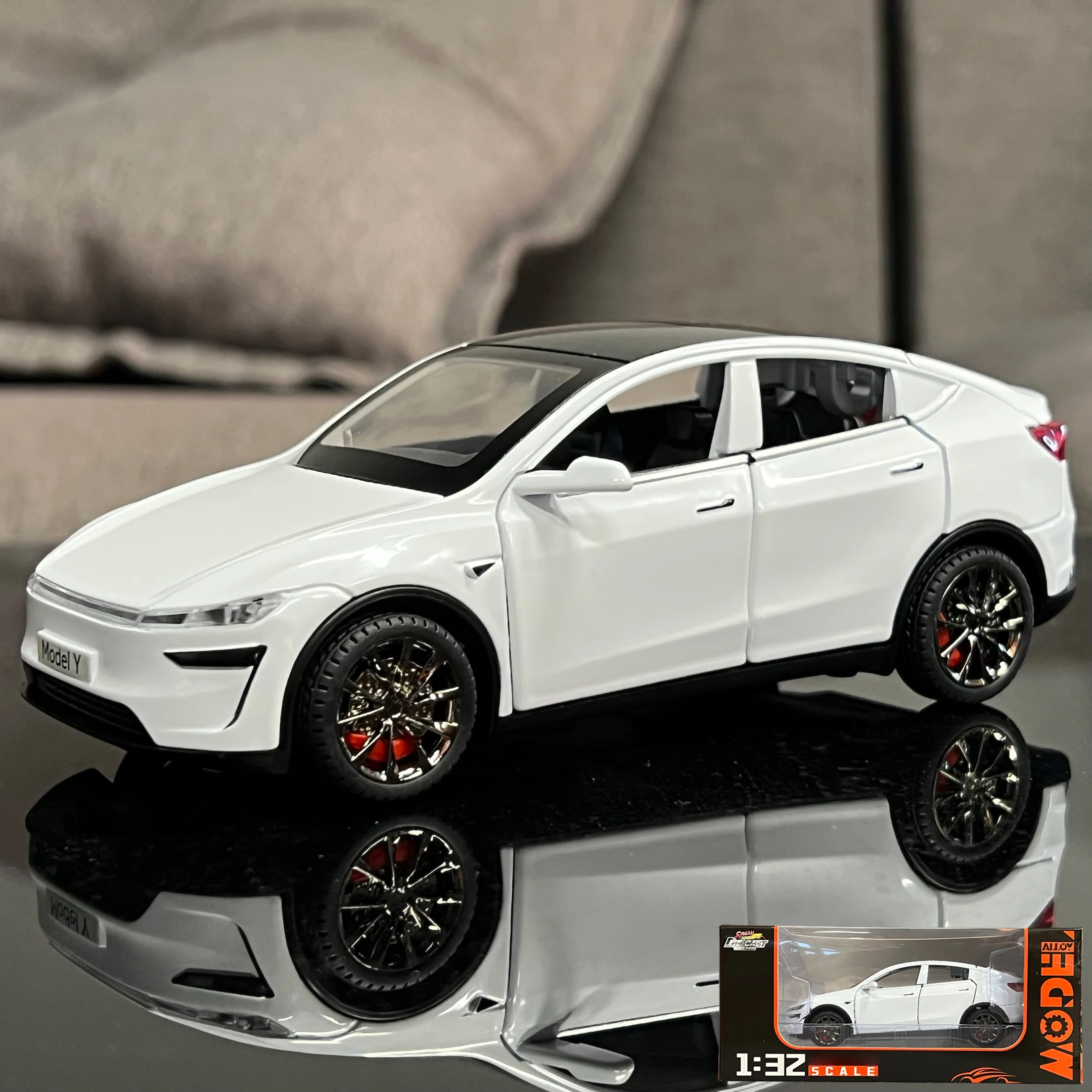 New 1:32 Model Y Electric SUV Alloy Metal Diecast Model Car Sound And Light Pull Back Children Toy Cars Birthday Present Friend-Leplay
