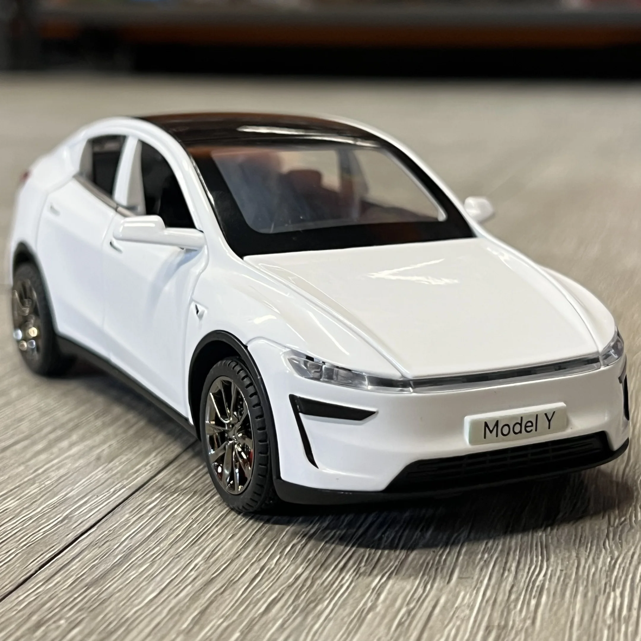 New 1:32 Model Y Electric SUV Alloy Metal Diecast Model Car Sound And Light Pull Back Children Toy Cars Birthday Present Friend-Leplay