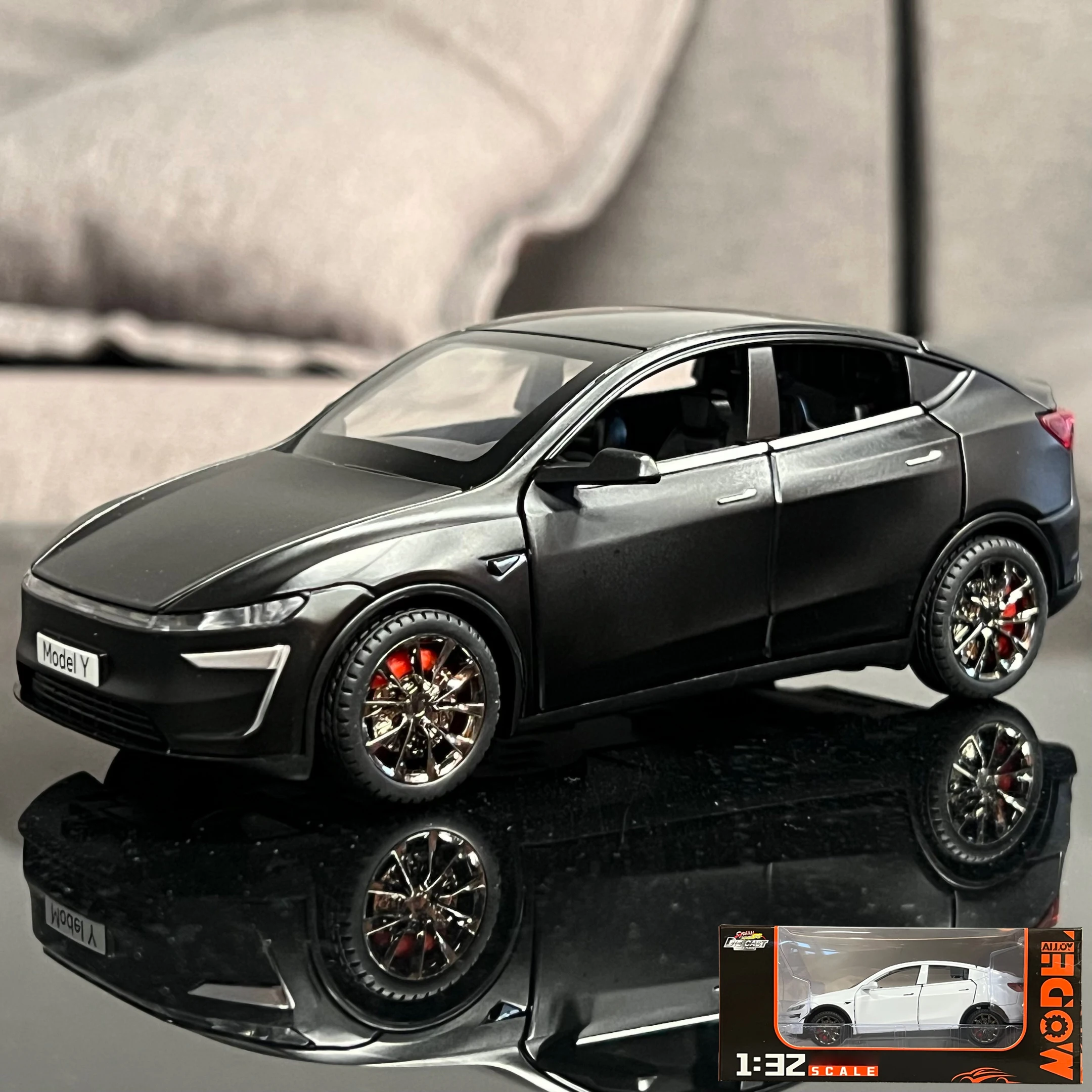 New 1:32 Model Y Electric SUV Alloy Metal Diecast Model Car Sound And Light Pull Back Children Toy Cars Birthday Present Friend-Leplay