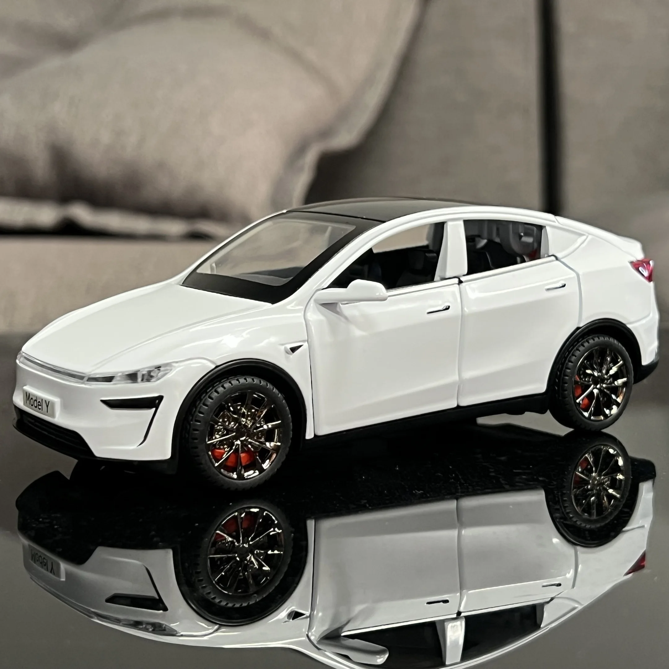 New 1:32 Model Y Electric SUV Alloy Metal Diecast Model Car Sound And Light Pull Back Children Toy Cars Birthday Present Friend-Leplay
