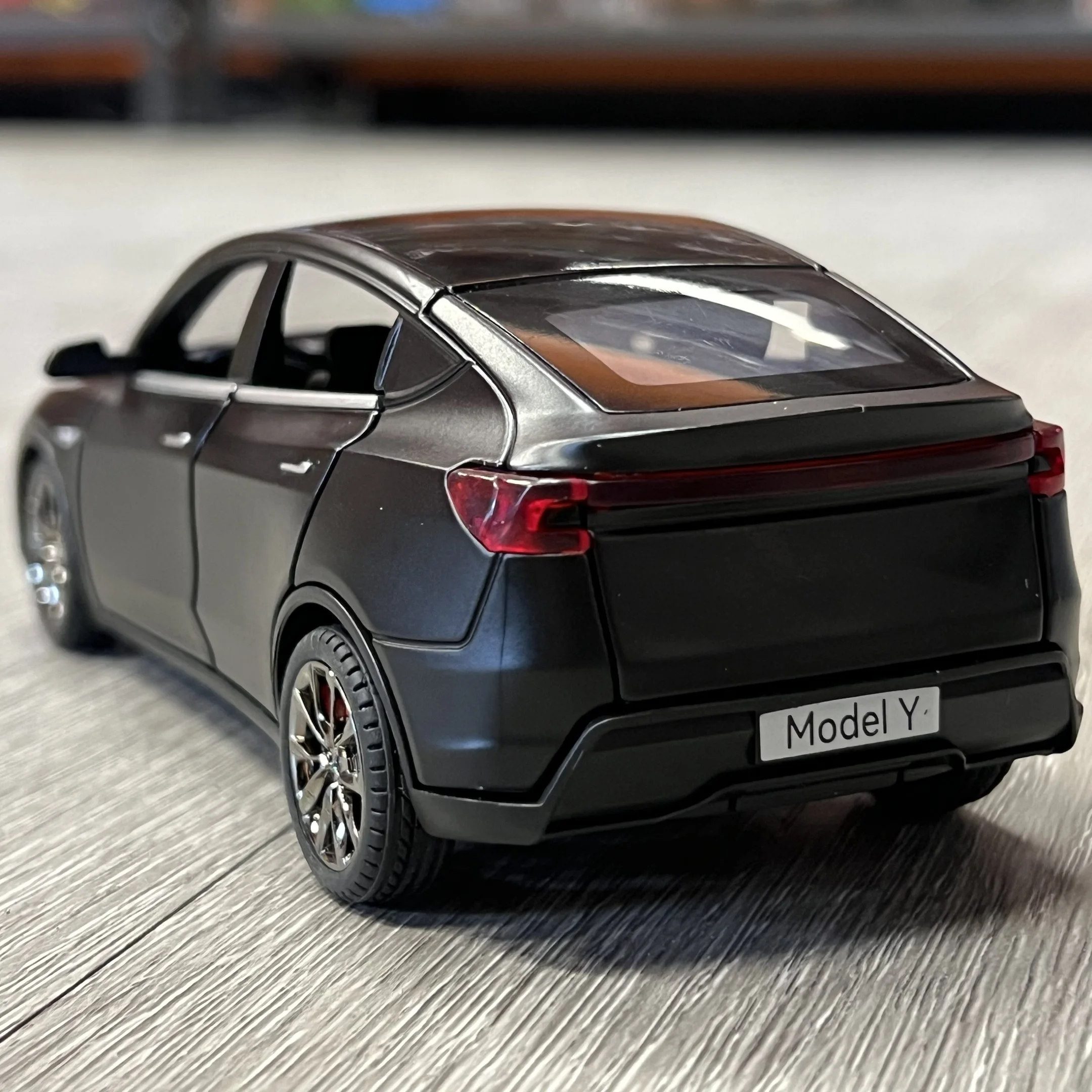 New 1:32 Model Y Electric SUV Alloy Metal Diecast Model Car Sound And Light Pull Back Children Toy Cars Birthday Present Friend-Leplay