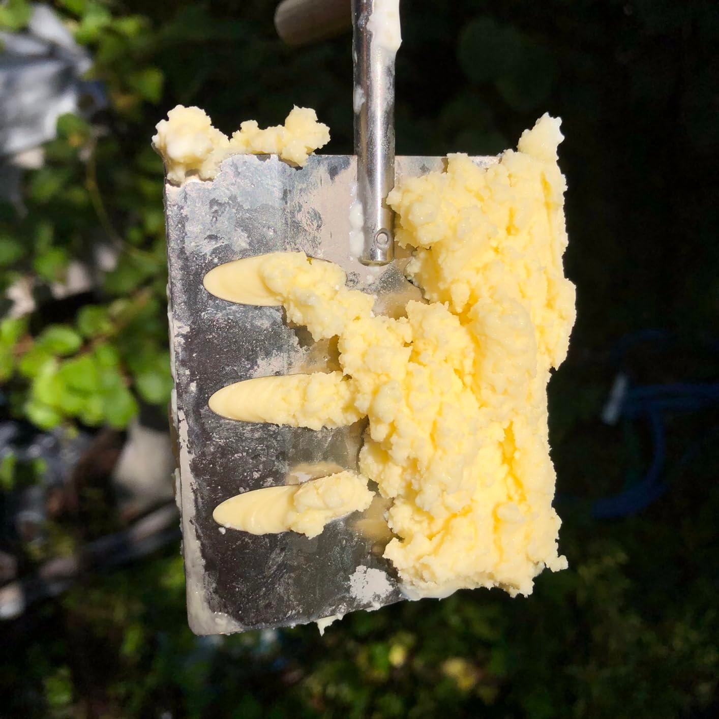 Let's turn it patiently, until it gets heavy.