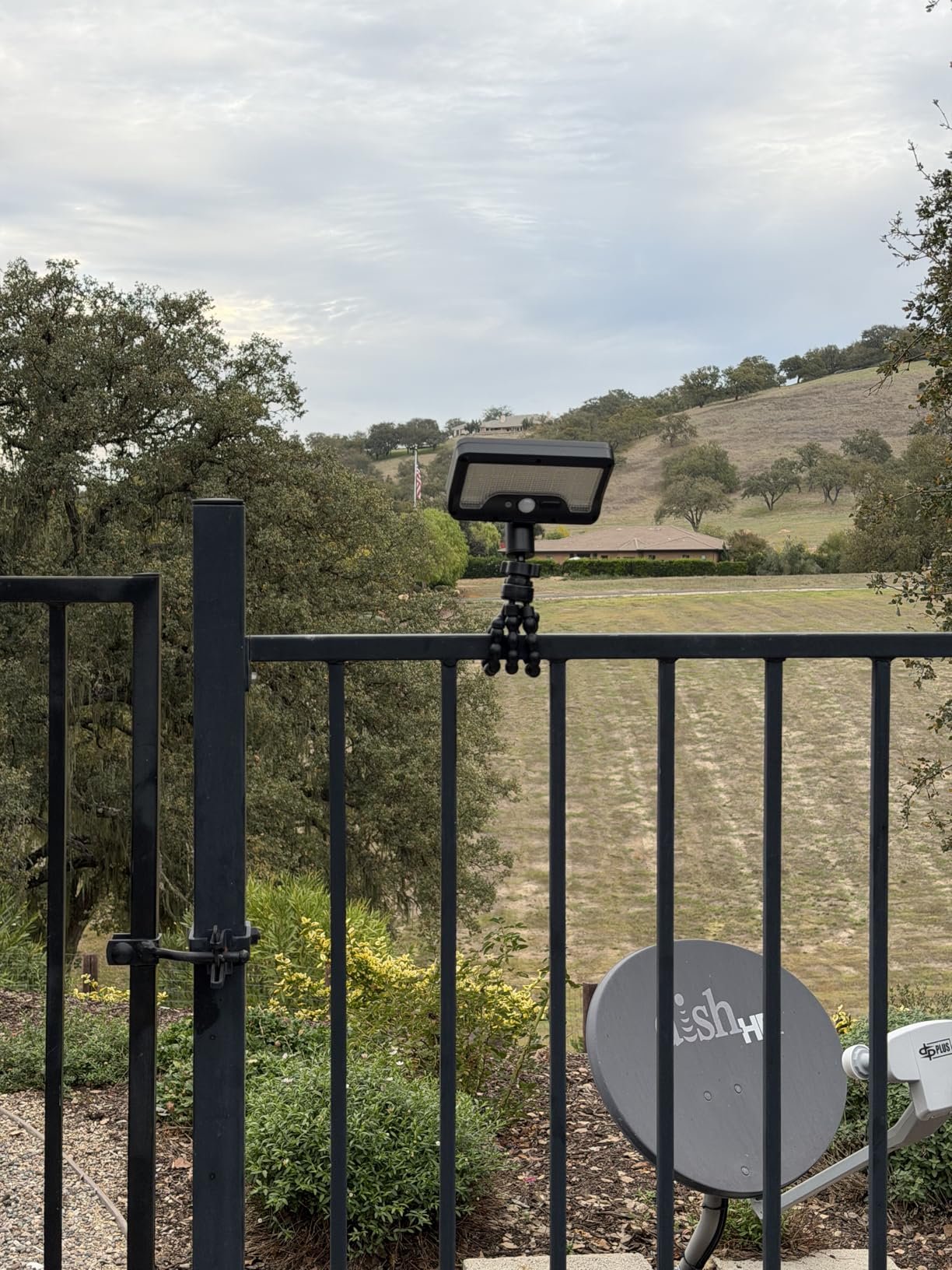 Great motion detection and illumination with super-easy installation.