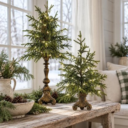 Beleuchtete Weihnachtsbäume im Vintage-Stil