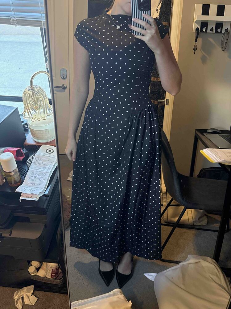 i&rsquo;m 5&rsquo;3 and it&rsquo;s pretty long on me so it looks very modest. would recommend for taller girls. Fabric is actually pretty nice and has a littlebit of stretch