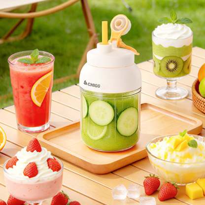 Portable Electric Juicer Cup with zero cord hassle 🥤: Drink fresh nutrient-rich smoothies without struggling with heavy blenders.🍓