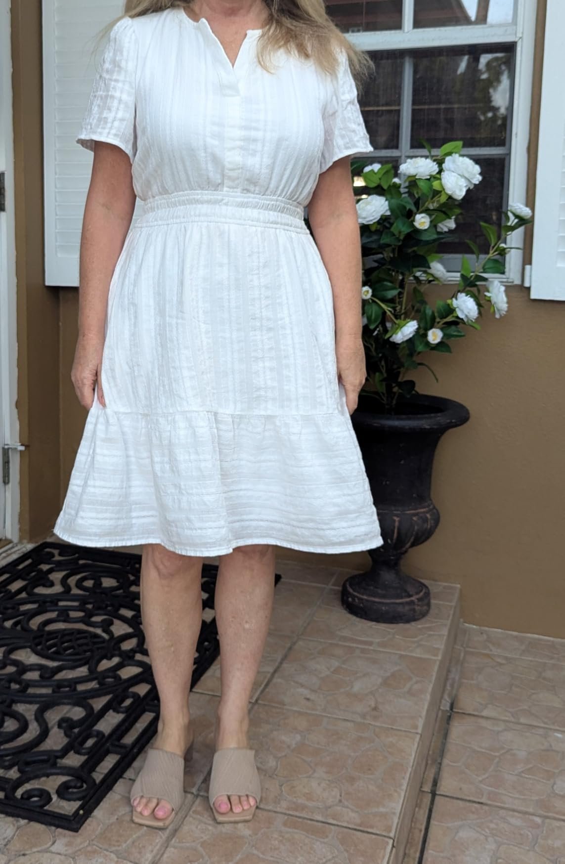 A very classy dress that looks and feels like it's made of linen!