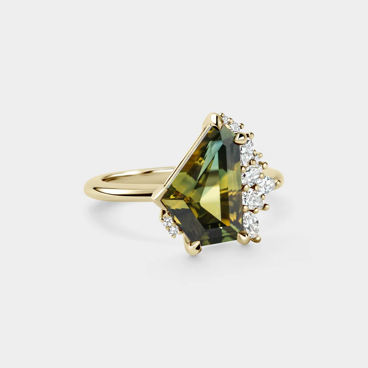 4,05 ct nepravidelná shluk volně tvarovaných safírů a diamantů