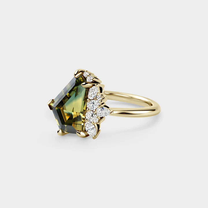 4,05 ct nepravidelná shluk volně tvarovaných safírů a diamantů