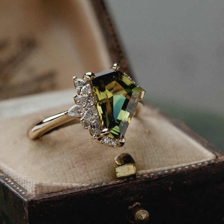 4,05 ct nepravidelná shluk volně tvarovaných safírů a diamantů
