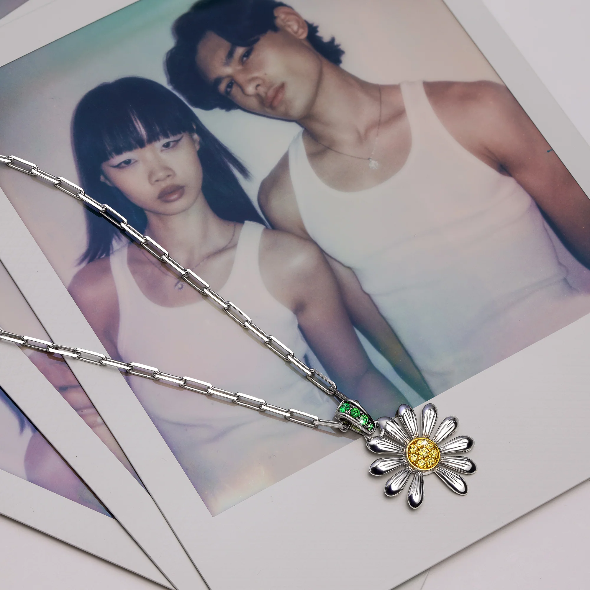 Daisy Flower Pendant Necklace