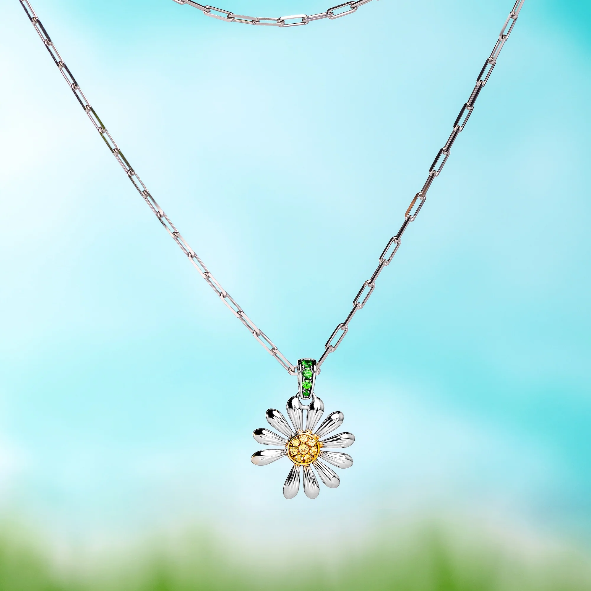 Daisy Flower Pendant Necklace