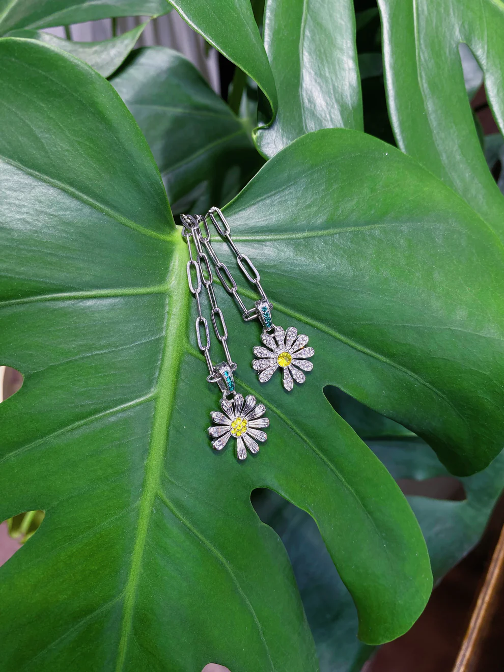 Daisy Flower Pendant Necklace