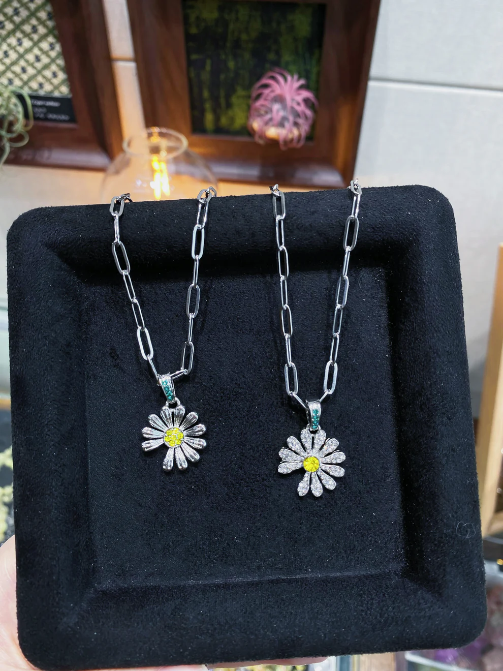 Daisy Flower Pendant Necklace