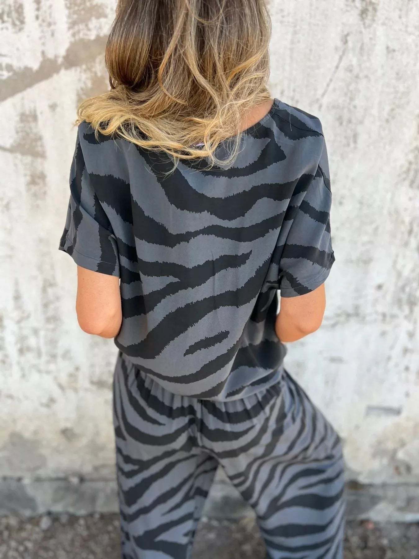 New Arrivals🔥 Zebra Print V-Neck Top and Pants Set