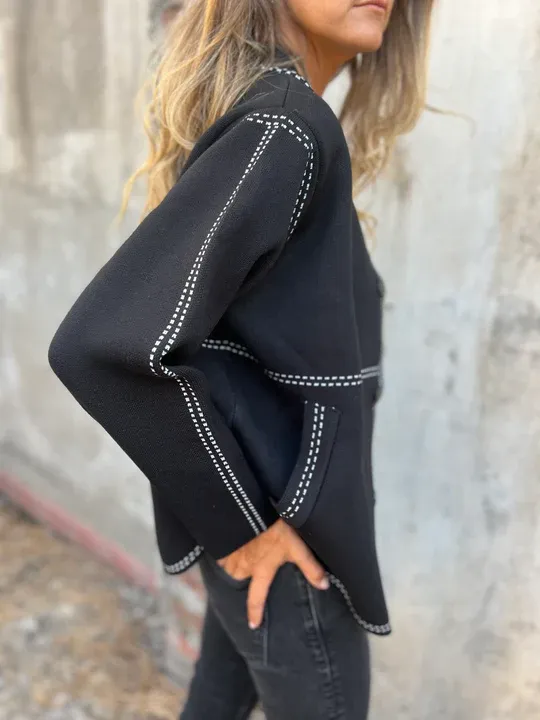 NEW🔥 2025 Women's Fashion Minimalist Line Jacket