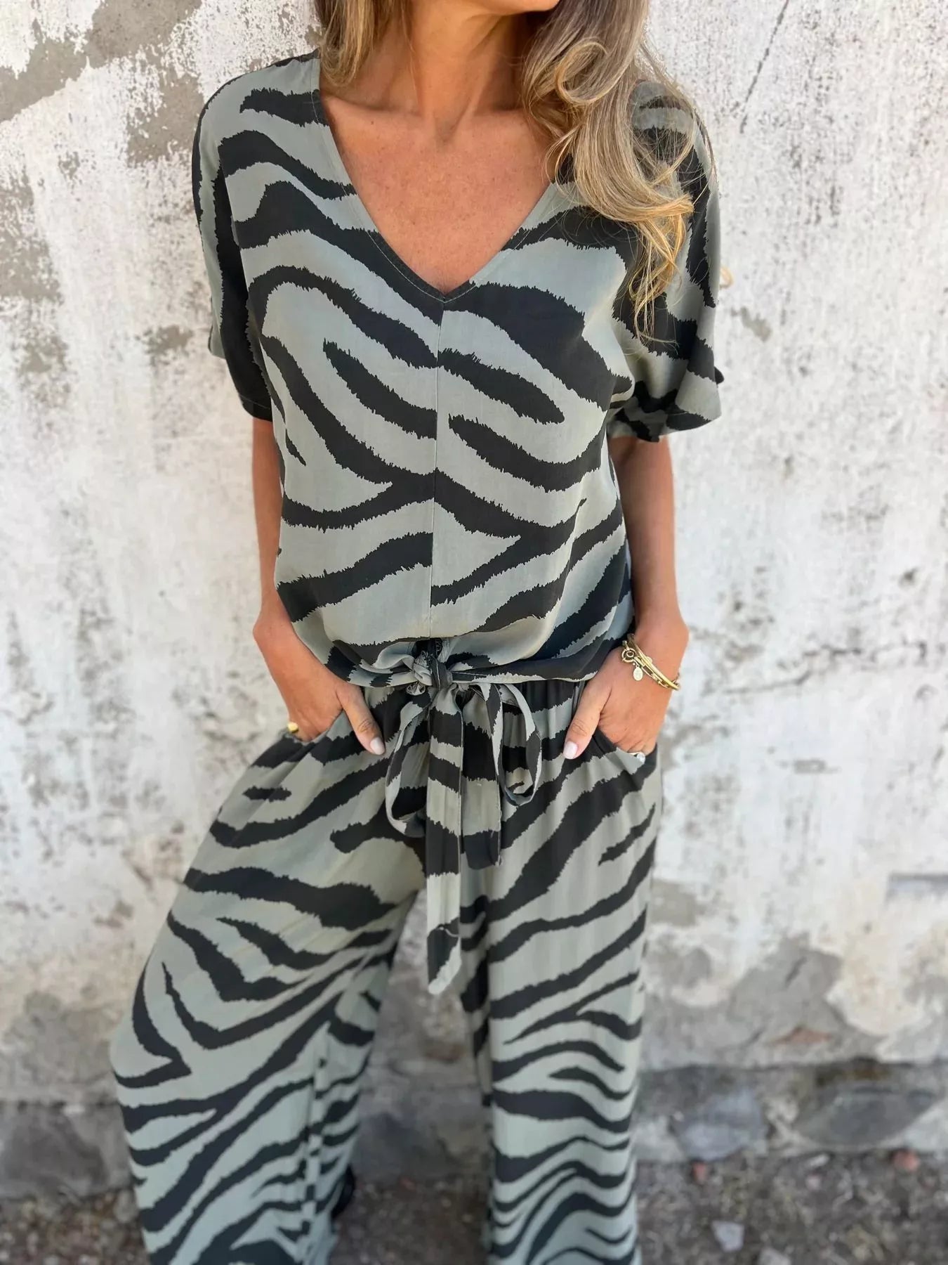New Arrivals🔥 Zebra Print V-Neck Top and Pants Set