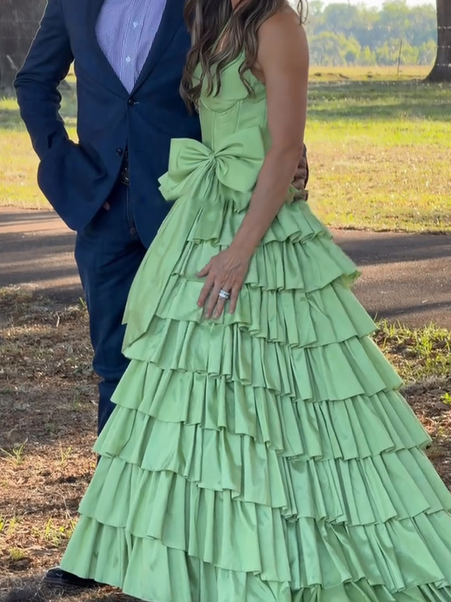 A-line/Princess Halter Cascading Ruffles Sweep Train Taffeta Mother of the Bride Dresses