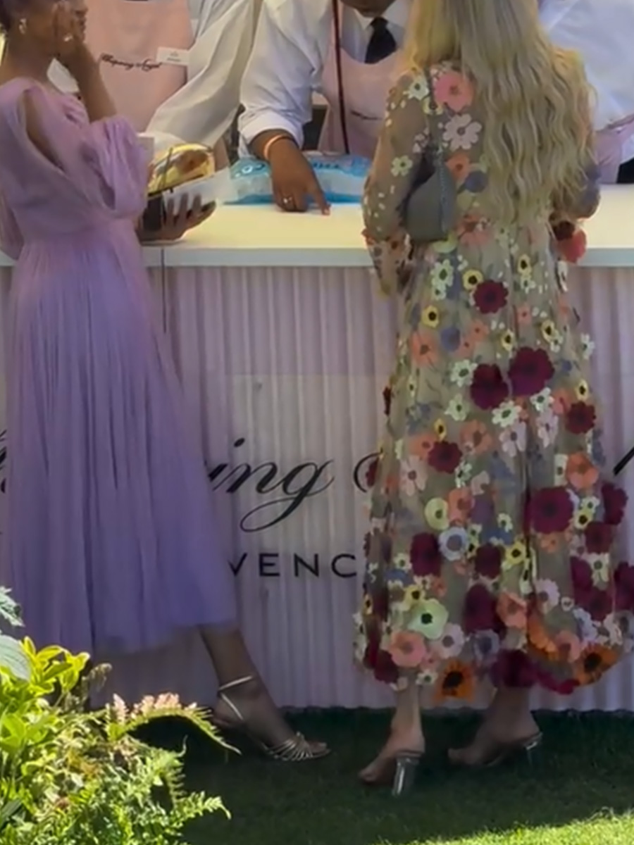 A-line/Princess High Neck Long Sleeves Flower Tea-Length Tulle Mother of the Bride Dresses