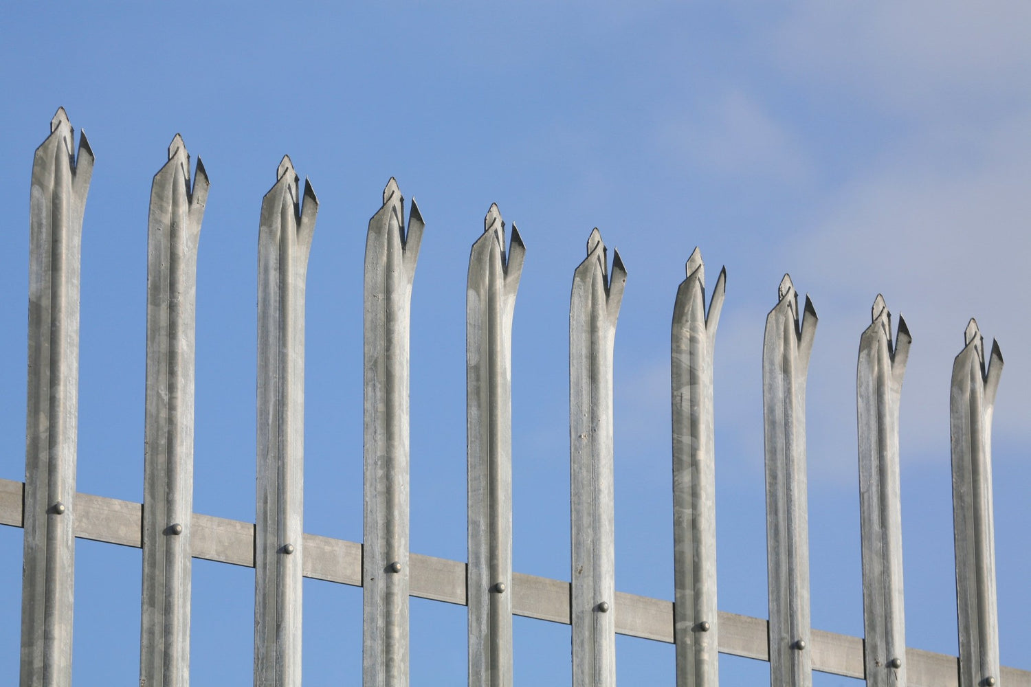 Palisade Steel Fencing (Triple Pointed) - Britannia Retail 
