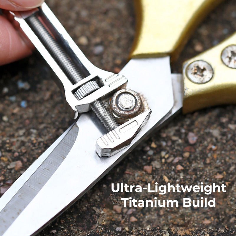 🔥Last Day 50% OFF -Portable Multifunction Keychain Tool Combines a Cutter, Screwdriver, and Everyday Utility Functions for Camping and Daily Use