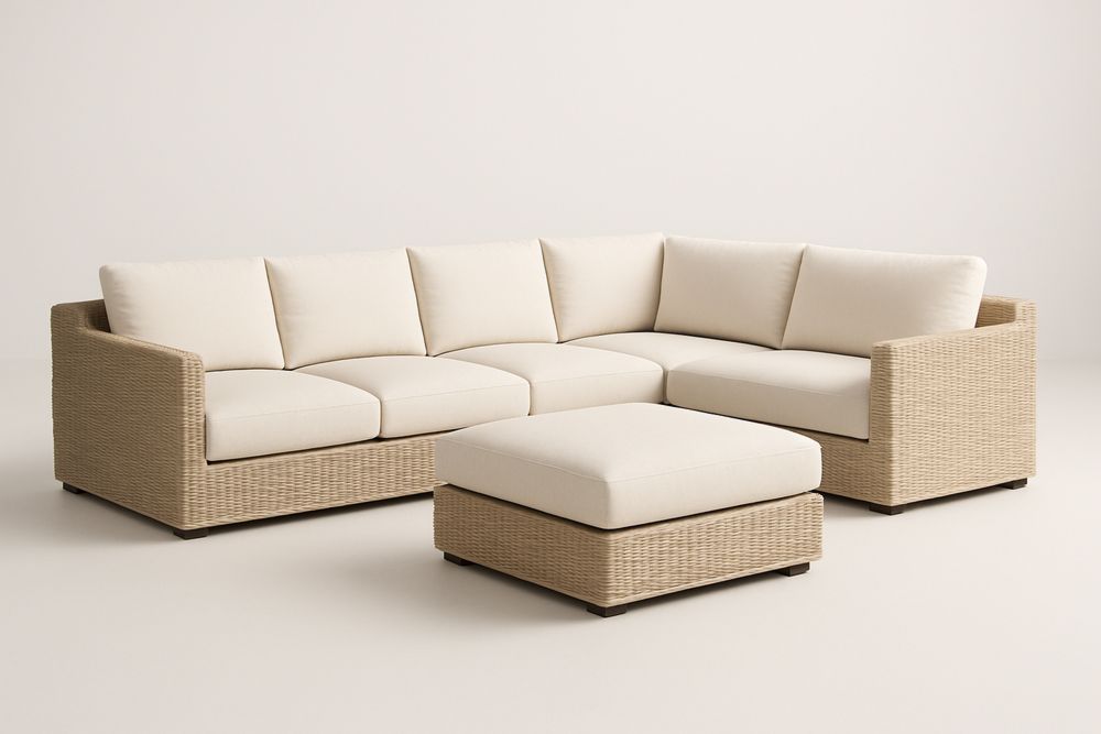 Világos bézs színű kerti kanapé lábtartóval, acél vázzal és PE műrattan fonattal, törtfehér párnákkal-Nidrefuges