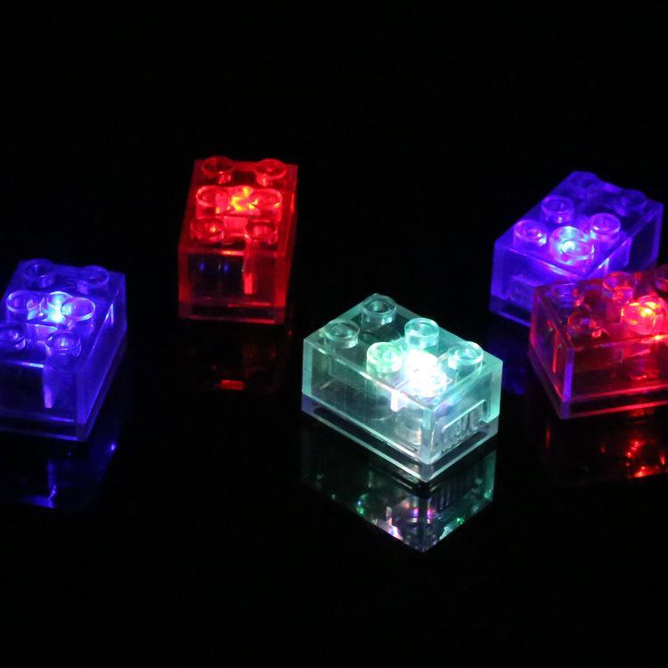Akcesoria do lampek LED 2*3 Brick, kompatybilne z małymi klockami konstrukcyjnymi, wielokolorowe migające akcesoria do zabawek LED