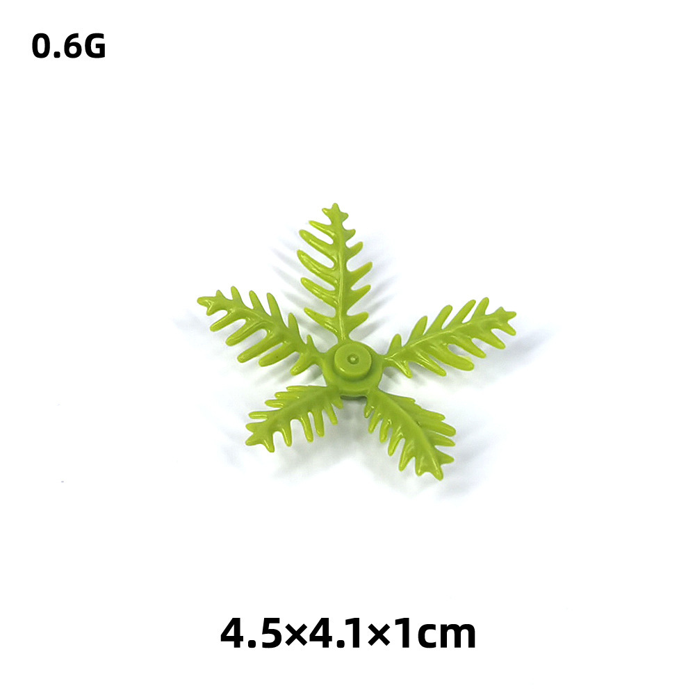 Kleine plastic bouwblokjes, kleine kokosbladeren, palmbladeren van de kust, speelgoed met regenwoudthema