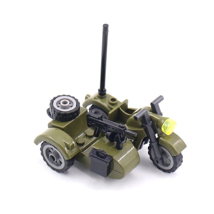 Driewielige motorfietsen met militair thema, een serie driewielige motorfietsen in verschillende kleuren, compatibel met bouwblokaccessoires.