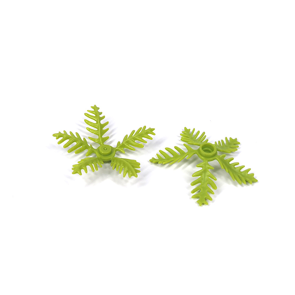 Piccoli blocchi da costruzione in plastica, piccole foglie di cocco, foglie di palma da mare, accessori per giocattoli a tema foresta pluviale