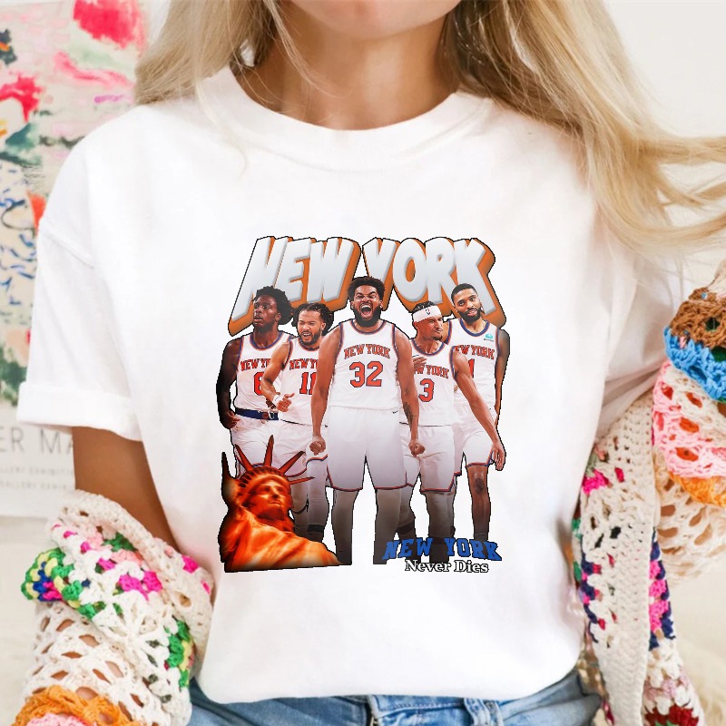 New York Knicks Basketball Team With Statue Of Liberty T-shirt