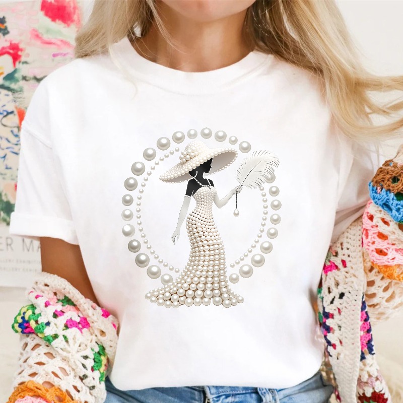 Pearl Lady With Hat And Fan Unisex Classic T-shirt