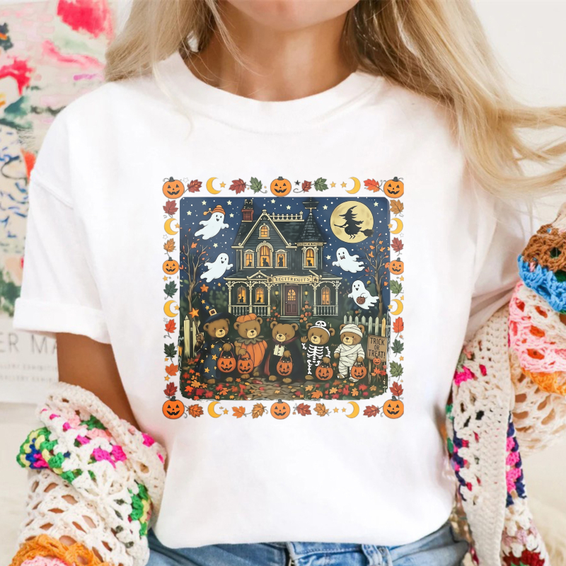 Halloween Haunted House With Ghosts Pumpkins And Kids In Costumes Unisex Classic T Shirt
