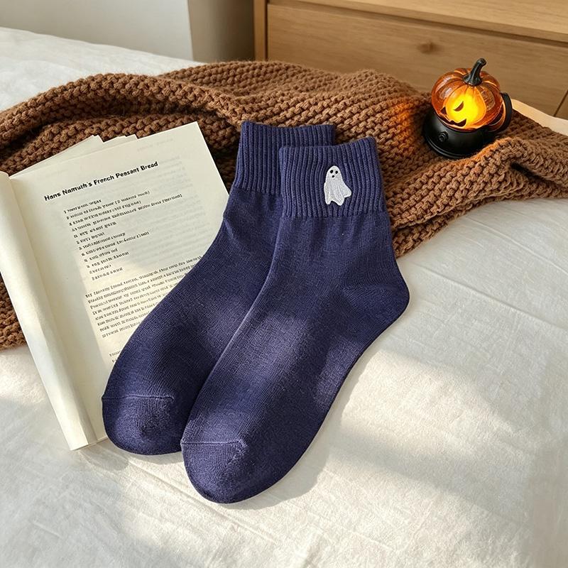 Women's Viral Cute Halloween Crew Socks Set (5 Pairs) - Multicolor Cartoonish Pumpkin Ghost Mid-Calf Knit Socks, Fitted Soft Stretch Warm Fall Winter Essentials, Halloween Stuff for Women for Everyday Wear & Gifts