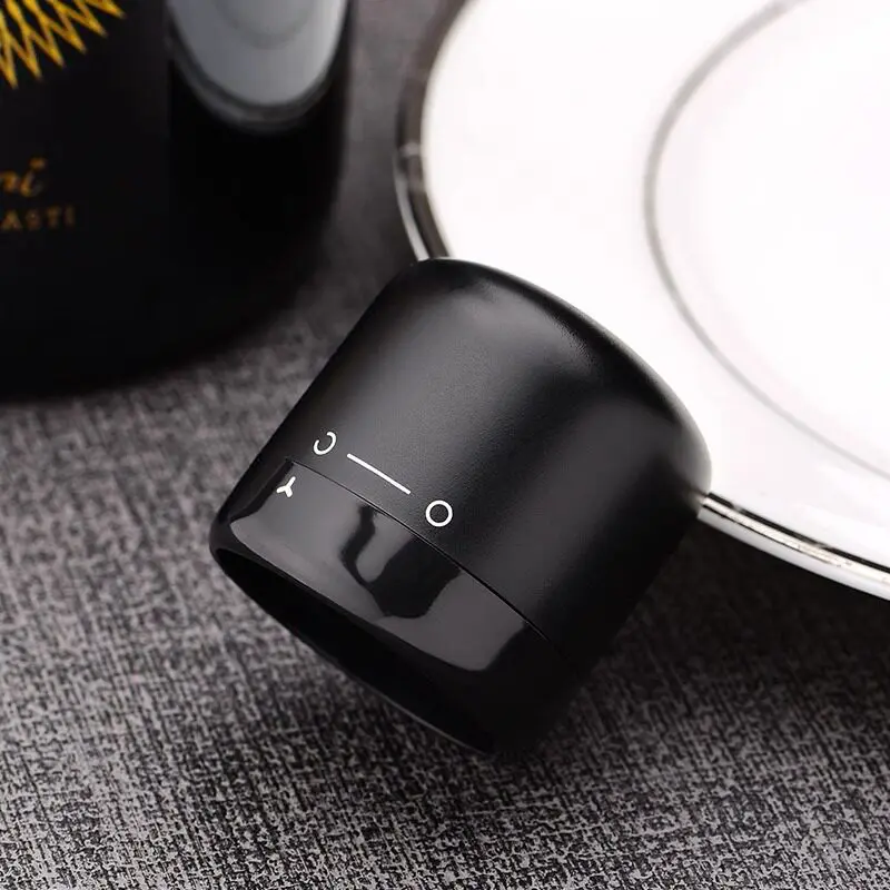 Vacuum wine stopper.Champagne and wine, red wine and liquor, sealing device with built-in vacuum function, leakproof and reusable wine stopper with vent