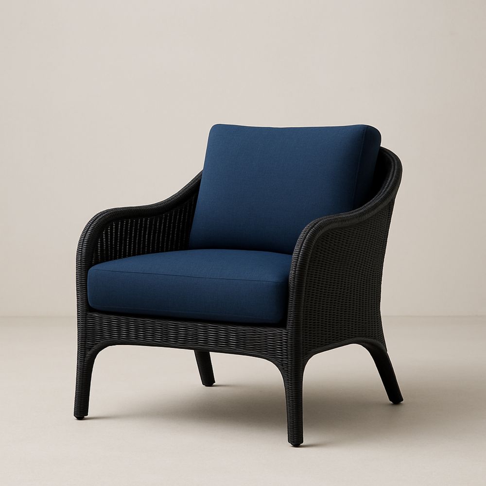 Fekete fonott kerti fotel kék párnával