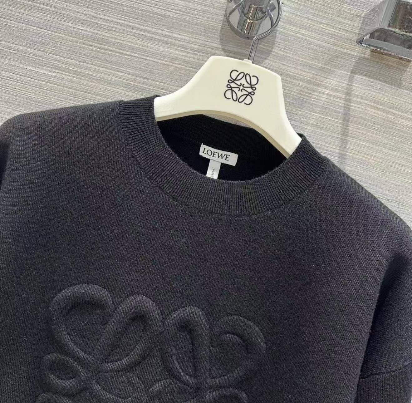 LEW Black and white two-color embossed sweater