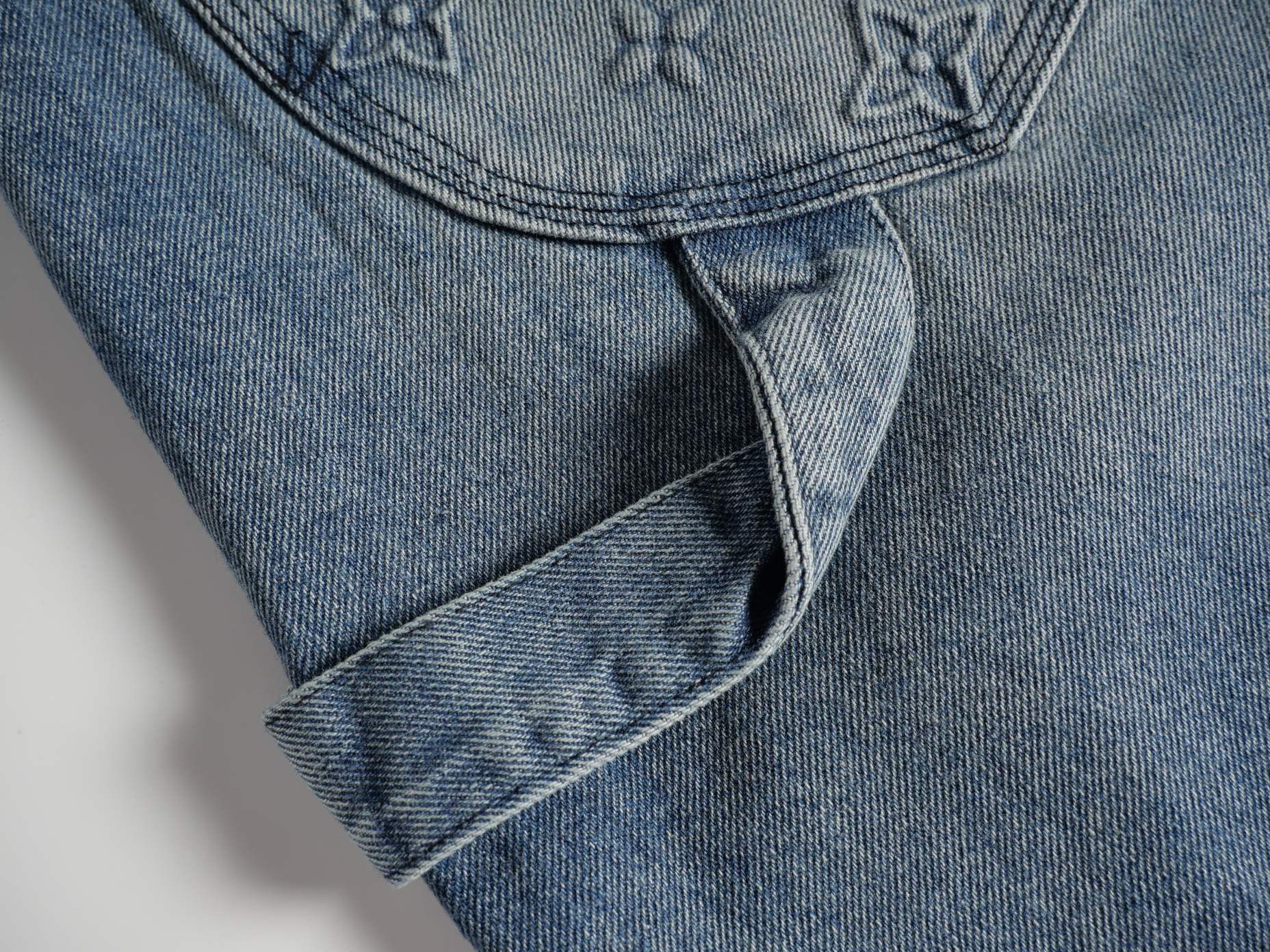 1V Denim shorts